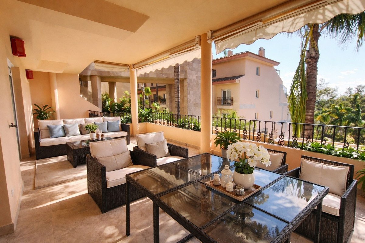 2 Bed Middle Floor Apartment in Nueva Andalucía