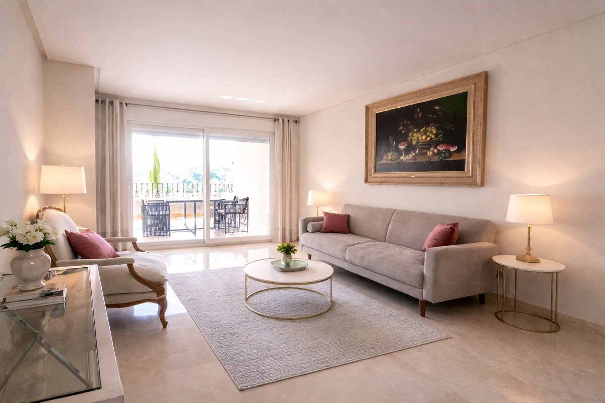 2 Bed Middle Floor Apartment in Nueva Andalucía