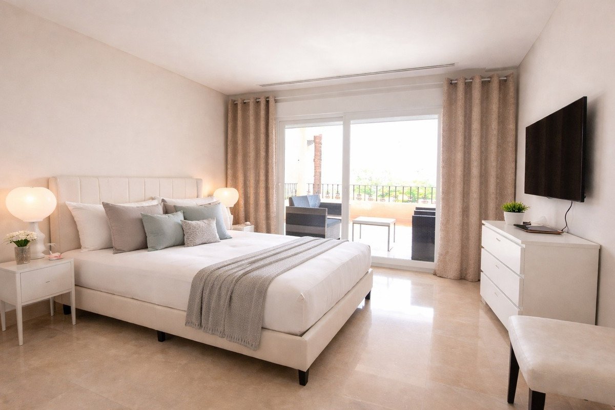 2 Bed Middle Floor Apartment in Nueva Andalucía