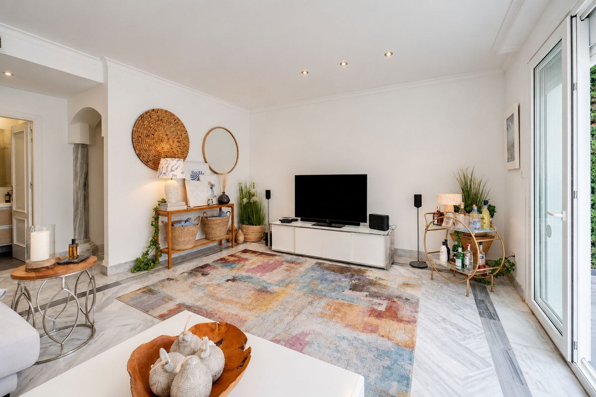 2 Bed Ground Floor Apartment in Elviria
