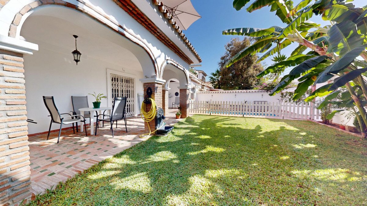 6 Bed Semi-Detached House in The Golden Mile
