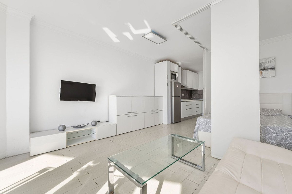 1 Bed Middle Floor Studio in Calahonda