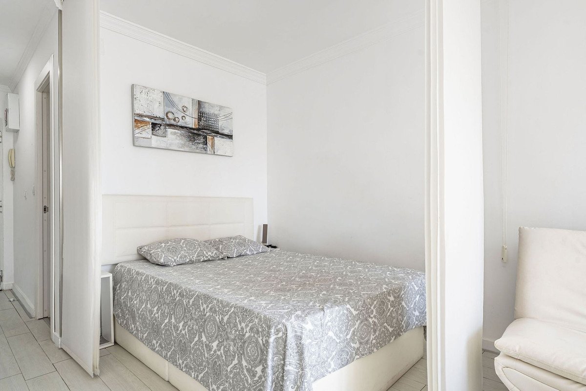 1 Bed Middle Floor Studio in Calahonda
