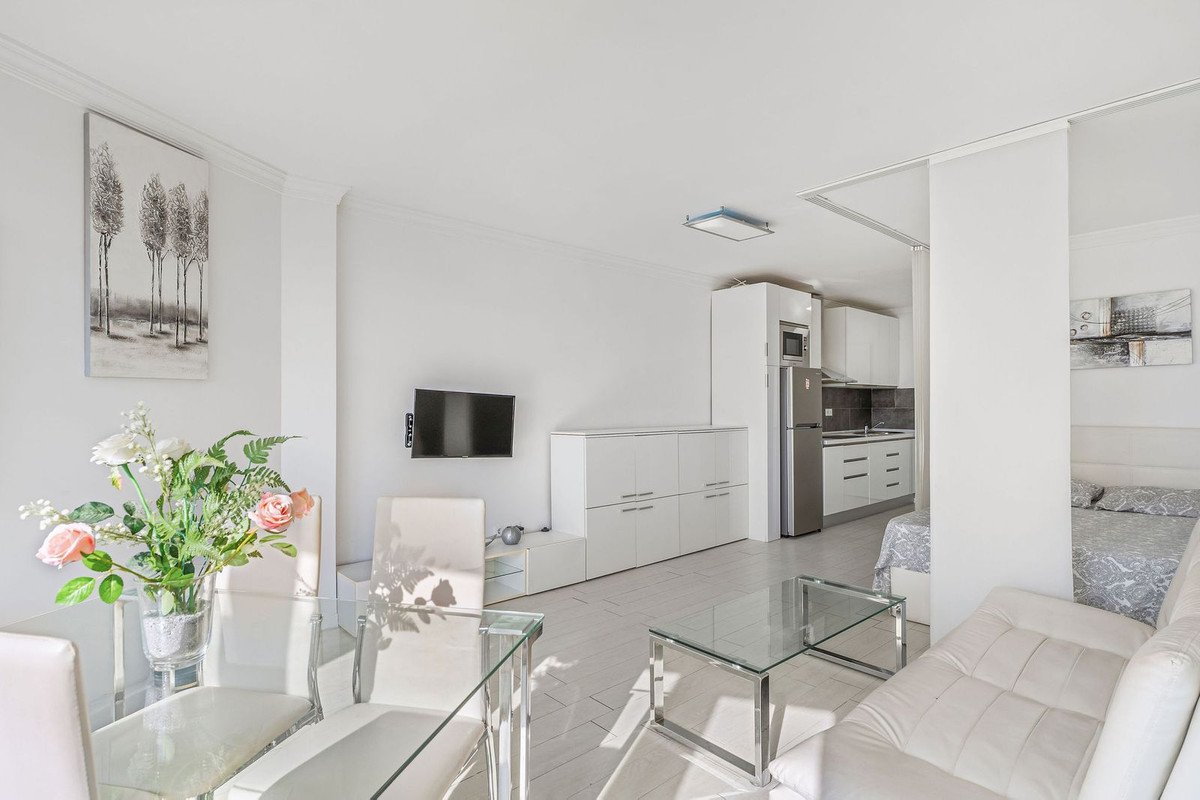 1 Bed Middle Floor Studio in Calahonda