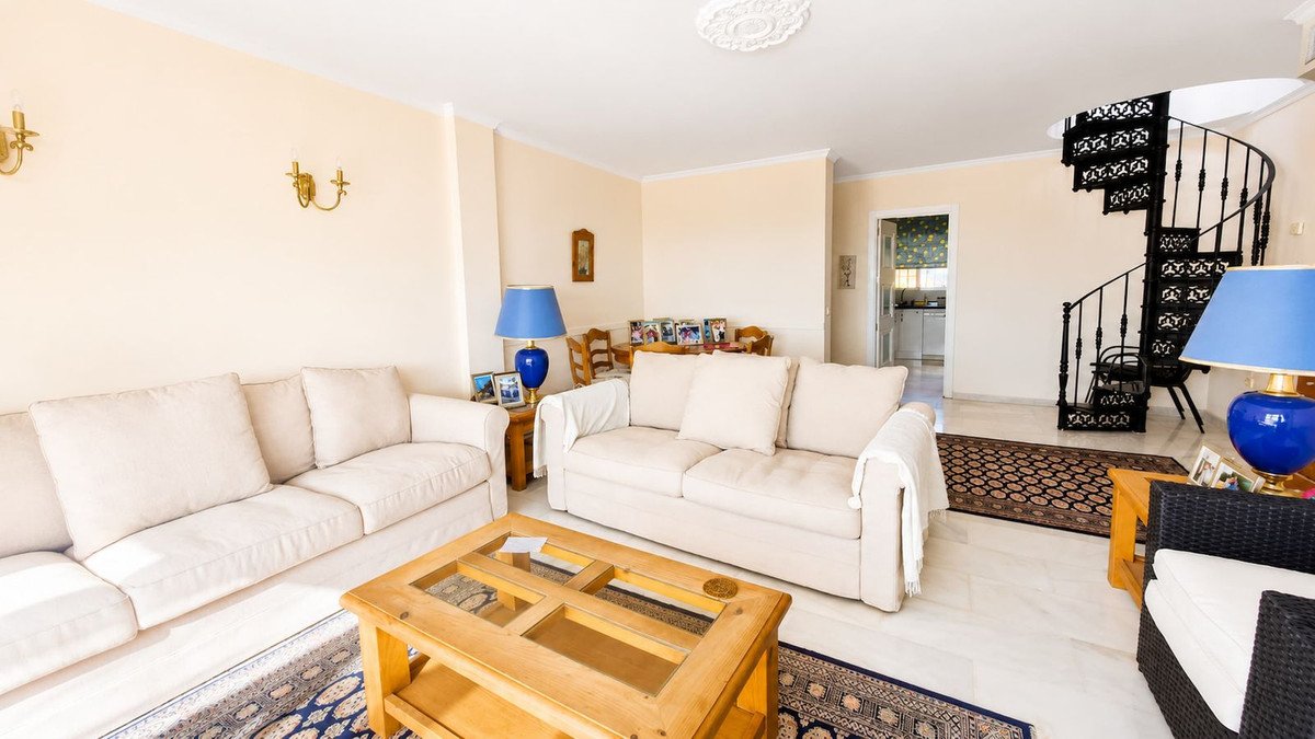 2 Bed Top Floor Apartment in La Duquesa