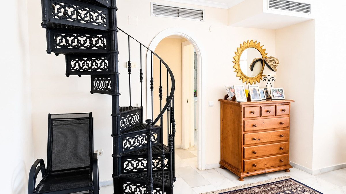 2 Bed Top Floor Apartment in La Duquesa