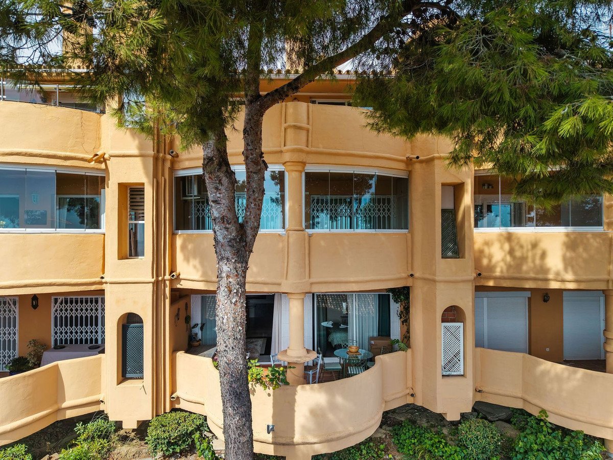 2 Bed Ground Floor Apartment in Calahonda