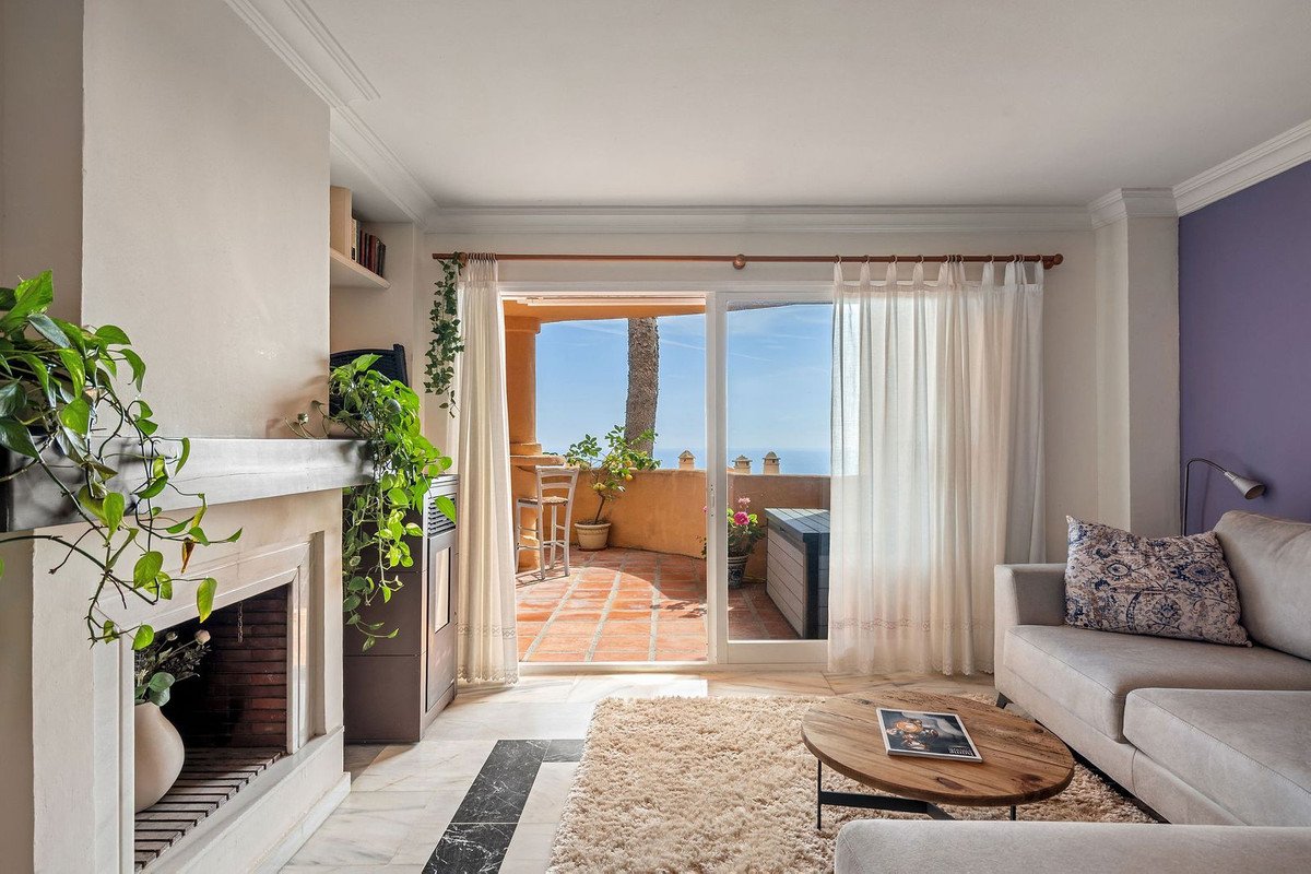 2 Bed Ground Floor Apartment in Calahonda