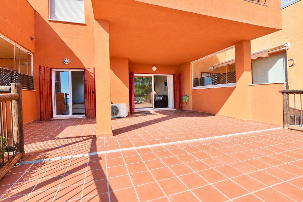 2 Bed Middle Floor Apartment in Reserva de Marbella