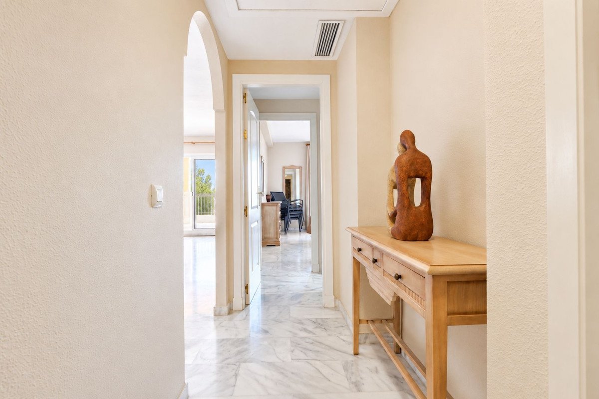 2 Bed Middle Floor Apartment in Reserva de Marbella