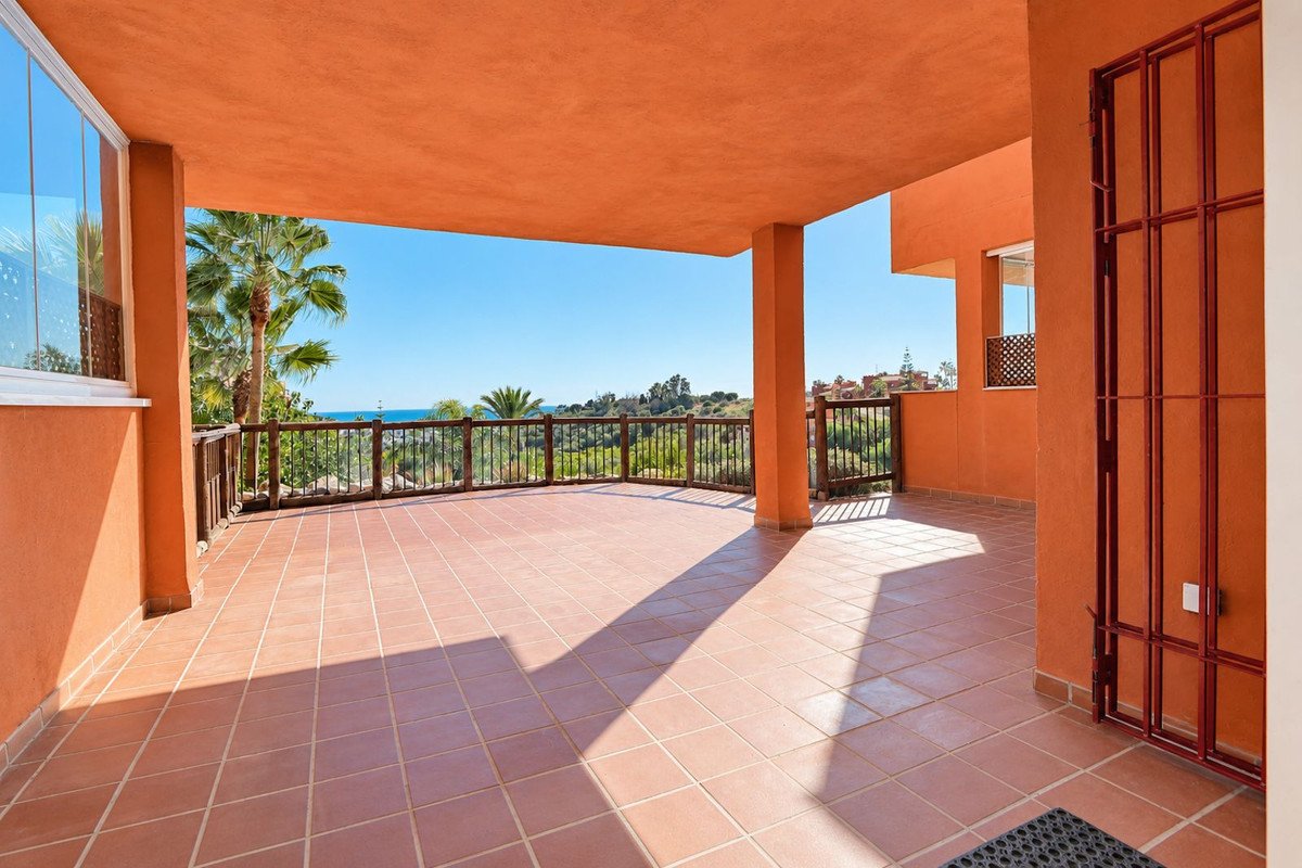 2 Bed Middle Floor Apartment in Reserva de Marbella