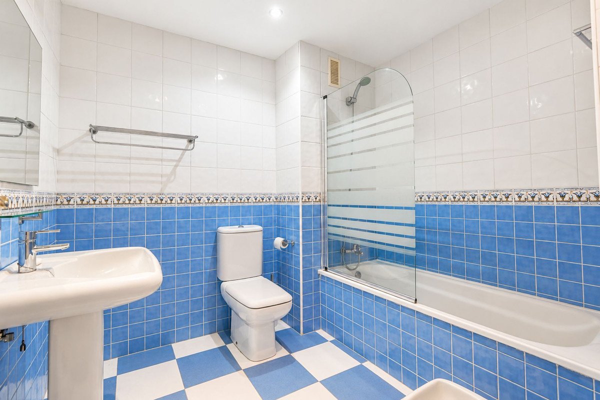 2 Bed Middle Floor Apartment in Reserva de Marbella