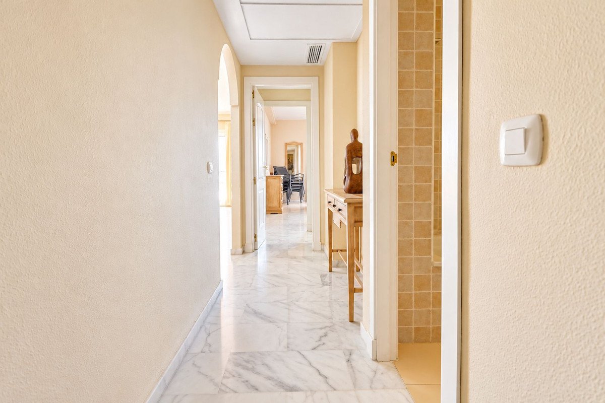 2 Bed Middle Floor Apartment in Reserva de Marbella