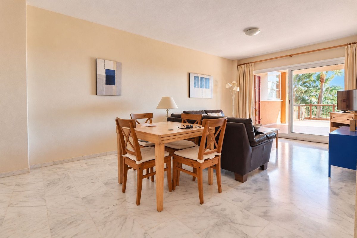 2 Bed Middle Floor Apartment in Reserva de Marbella