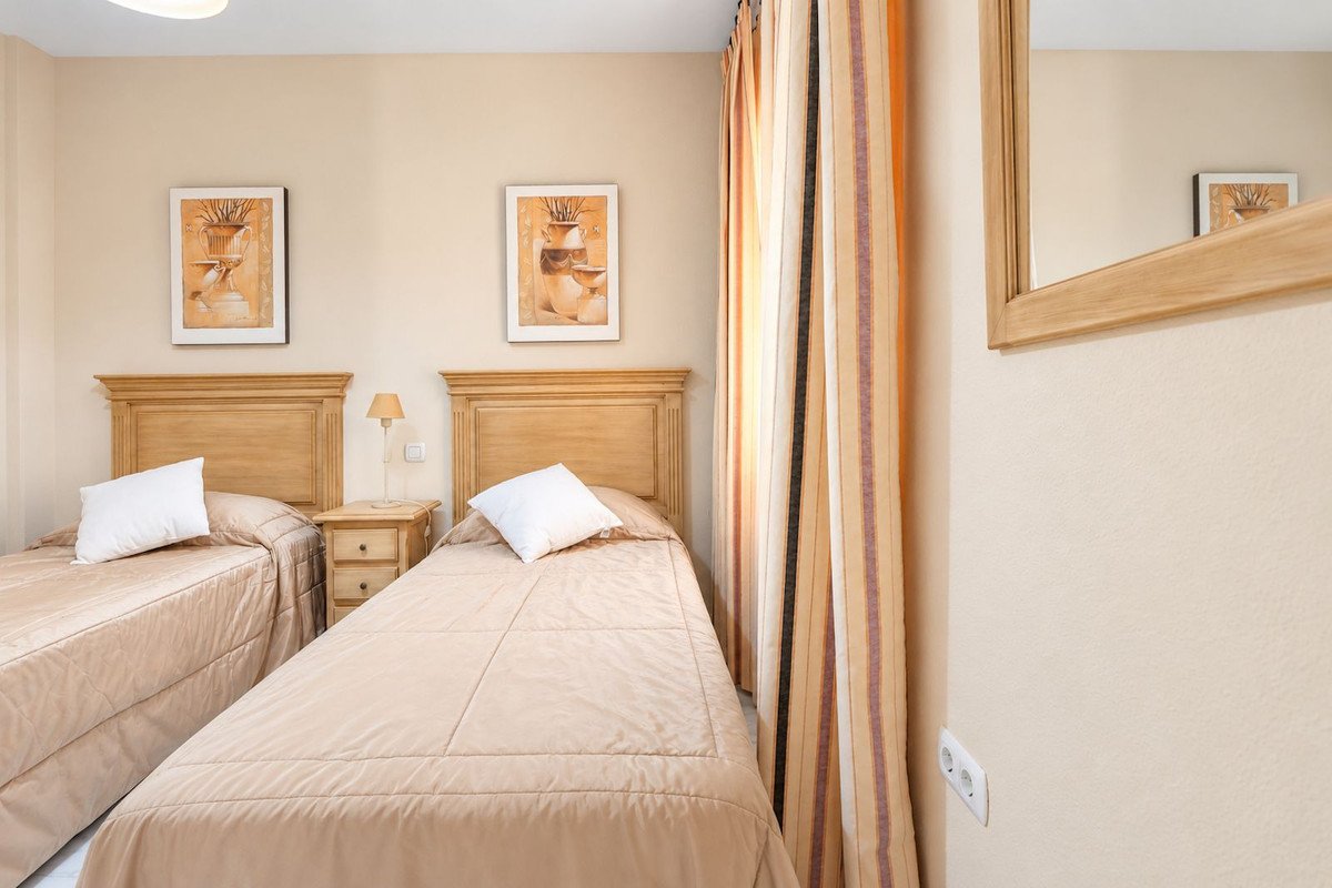 2 Bed Middle Floor Apartment in Reserva de Marbella