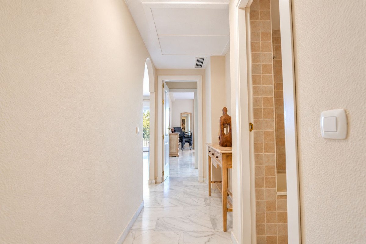 2 Bed Middle Floor Apartment in Reserva de Marbella