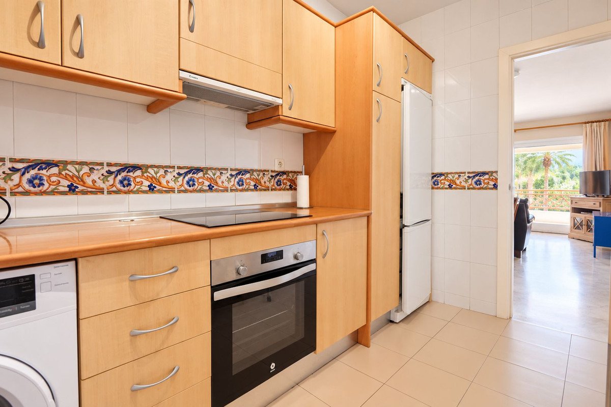 2 Bed Middle Floor Apartment in Reserva de Marbella