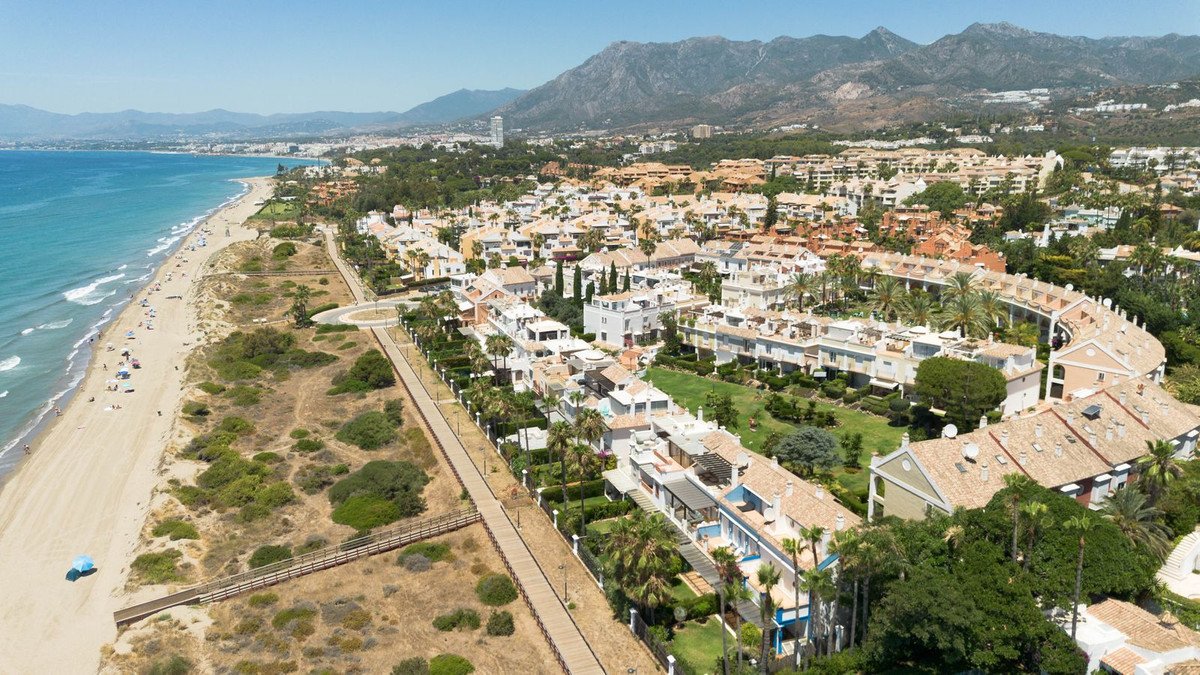 4 Bed Townhouse in Bahía de Marbella