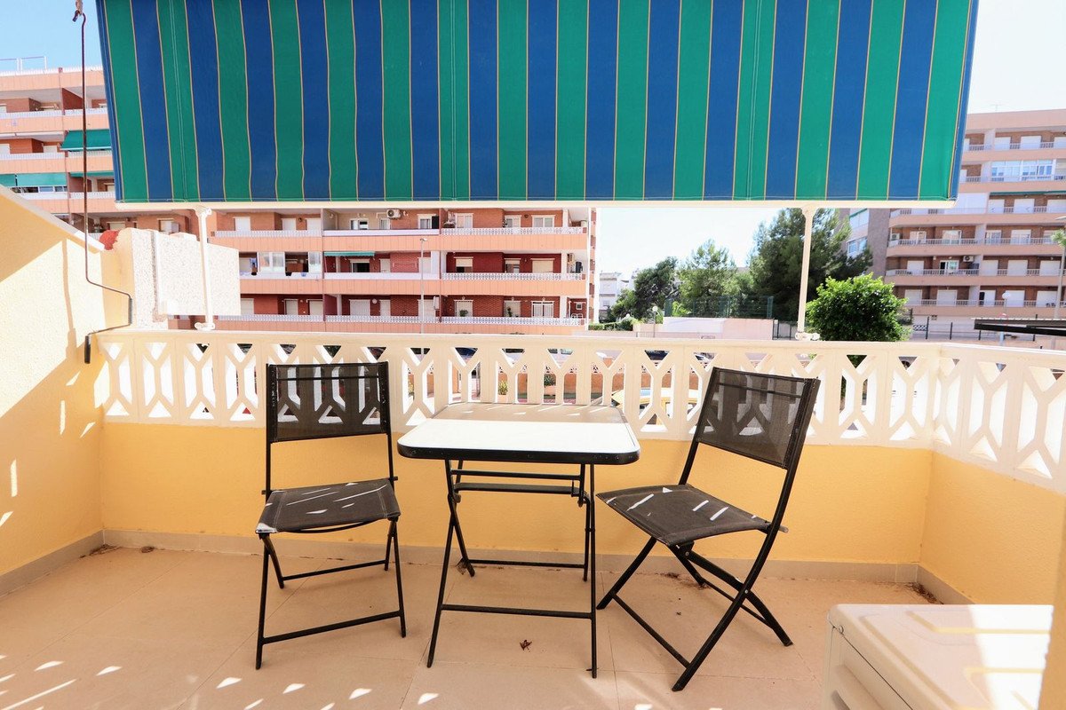 2 Bed Middle Floor Apartment in Punta Prima