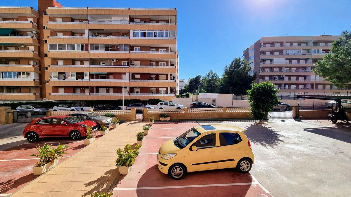 2 Bed Middle Floor Apartment in Punta Prima