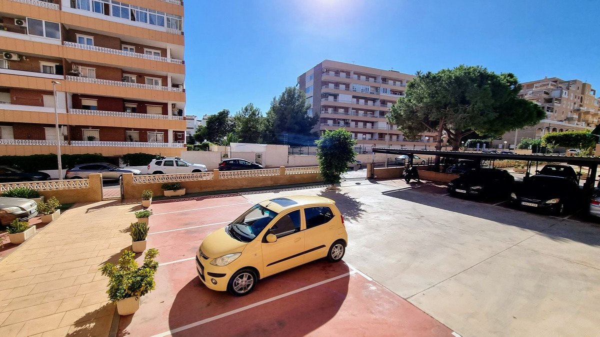 2 Bed Middle Floor Apartment in Punta Prima