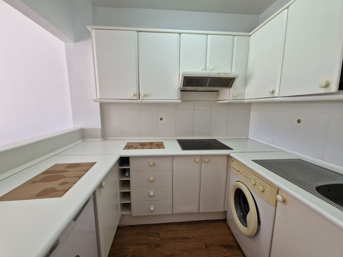 1 Bed Middle Floor Apartment in Nueva Andalucía