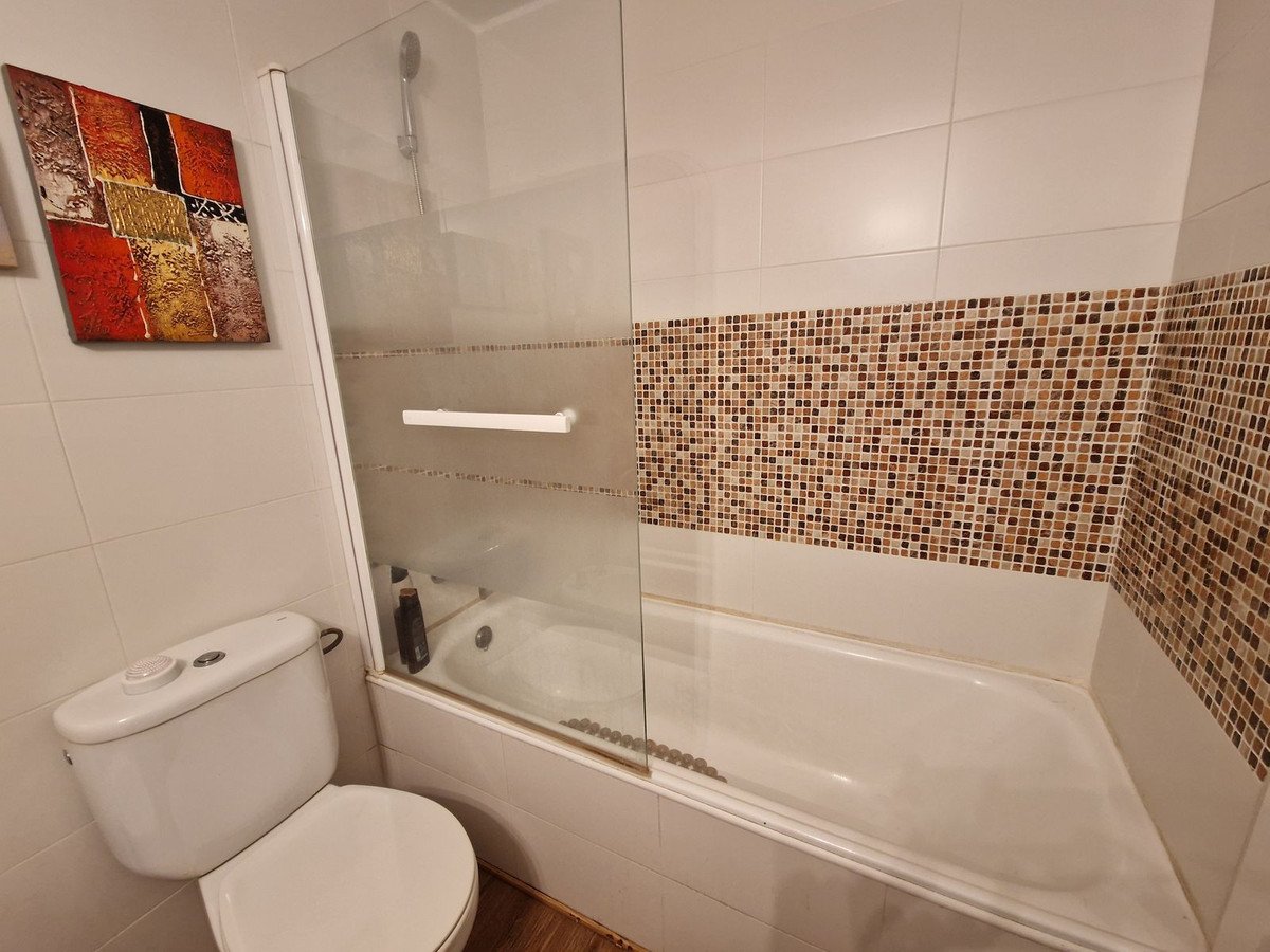 1 Bed Middle Floor Apartment in Nueva Andalucía