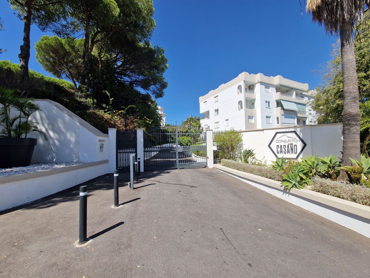 1 Bed Middle Floor Apartment in Nueva Andalucía