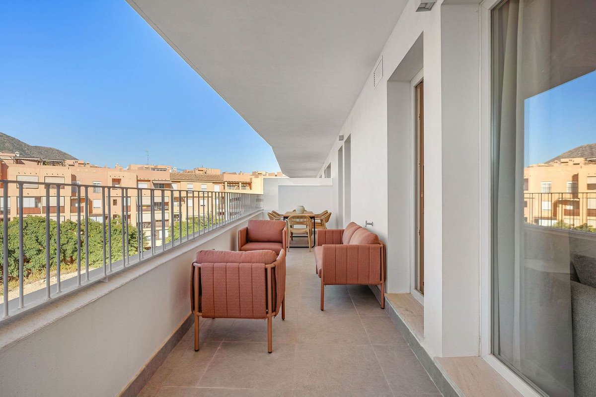 2 Bed Middle Floor Apartment in Los Pacos