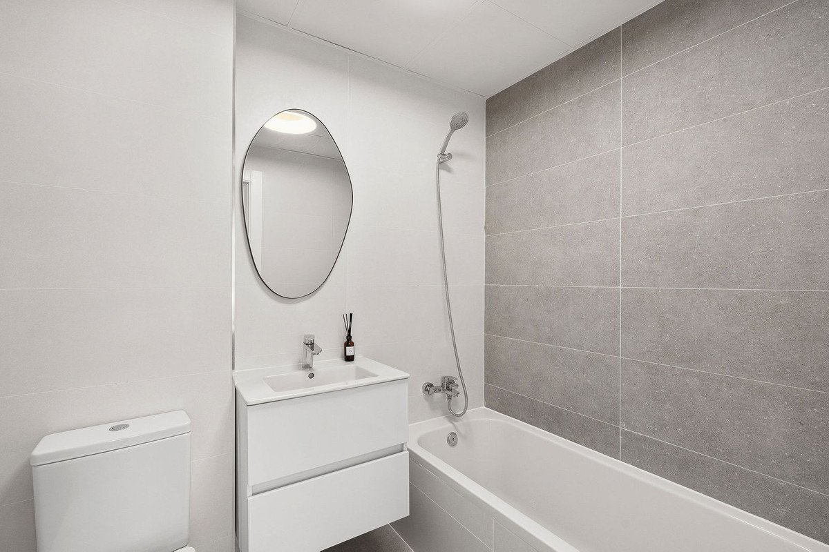 2 Bed Middle Floor Apartment in Los Pacos