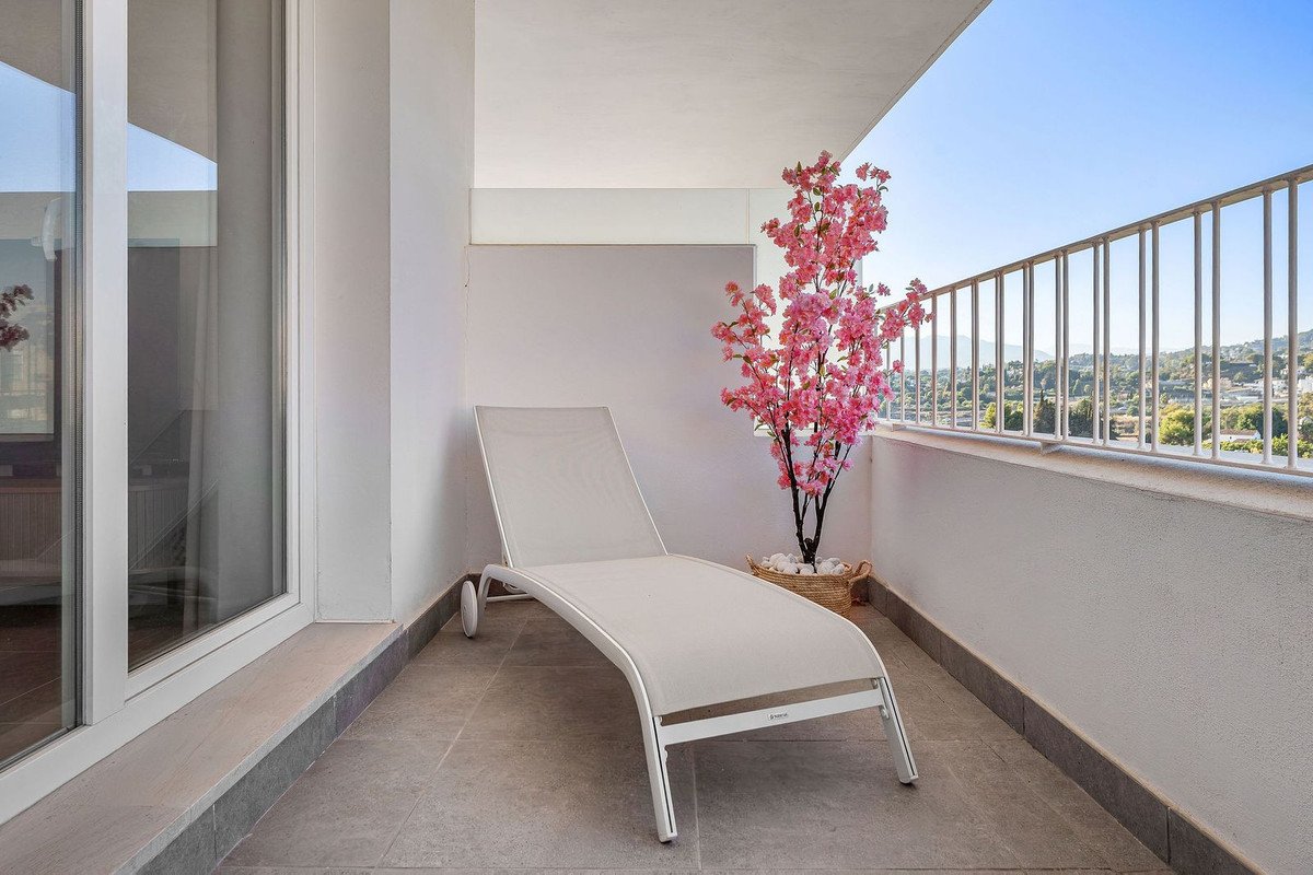 2 Bed Middle Floor Apartment in Los Pacos