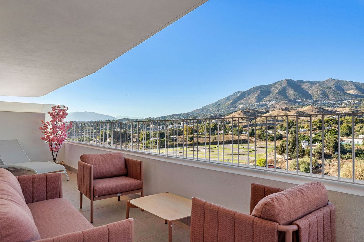 2 Bed Middle Floor Apartment in Los Pacos