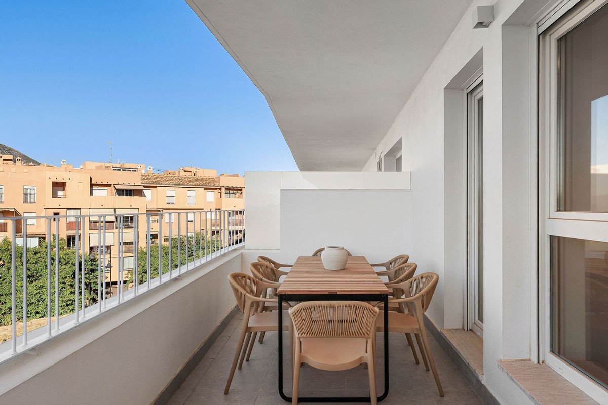 2 Bed Middle Floor Apartment in Los Pacos