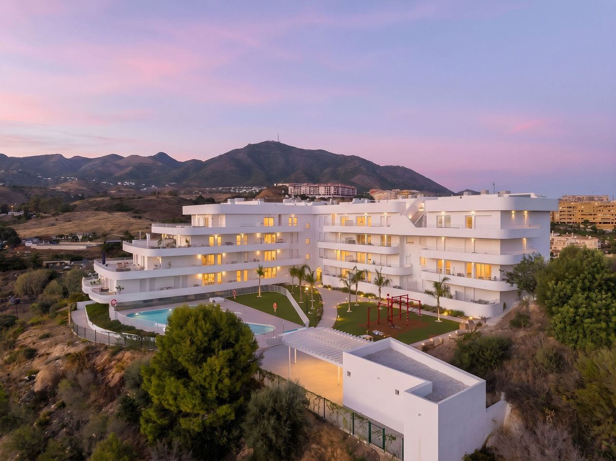2 Bed Middle Floor Apartment in Los Pacos