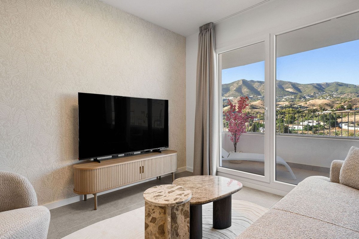 2 Bed Middle Floor Apartment in Los Pacos