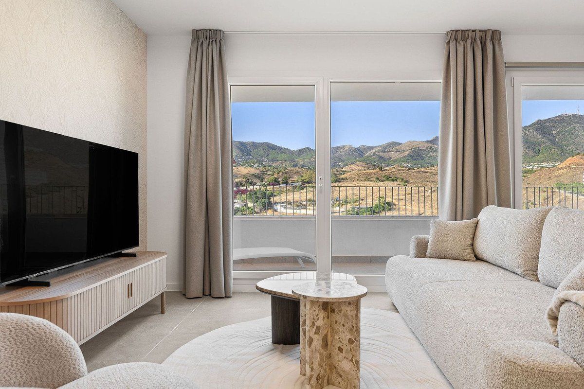2 Bed Middle Floor Apartment in Los Pacos