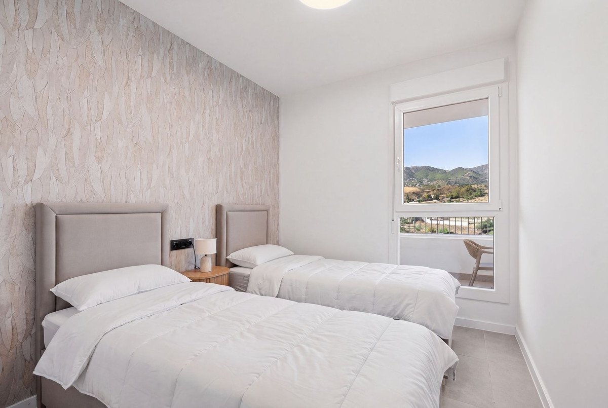 2 Bed Middle Floor Apartment in Los Pacos