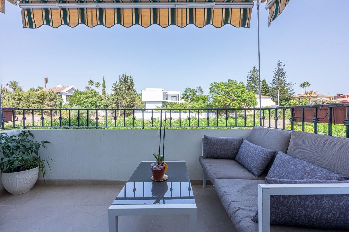 3 Bed Middle Floor Apartment in Guadalmina Alta