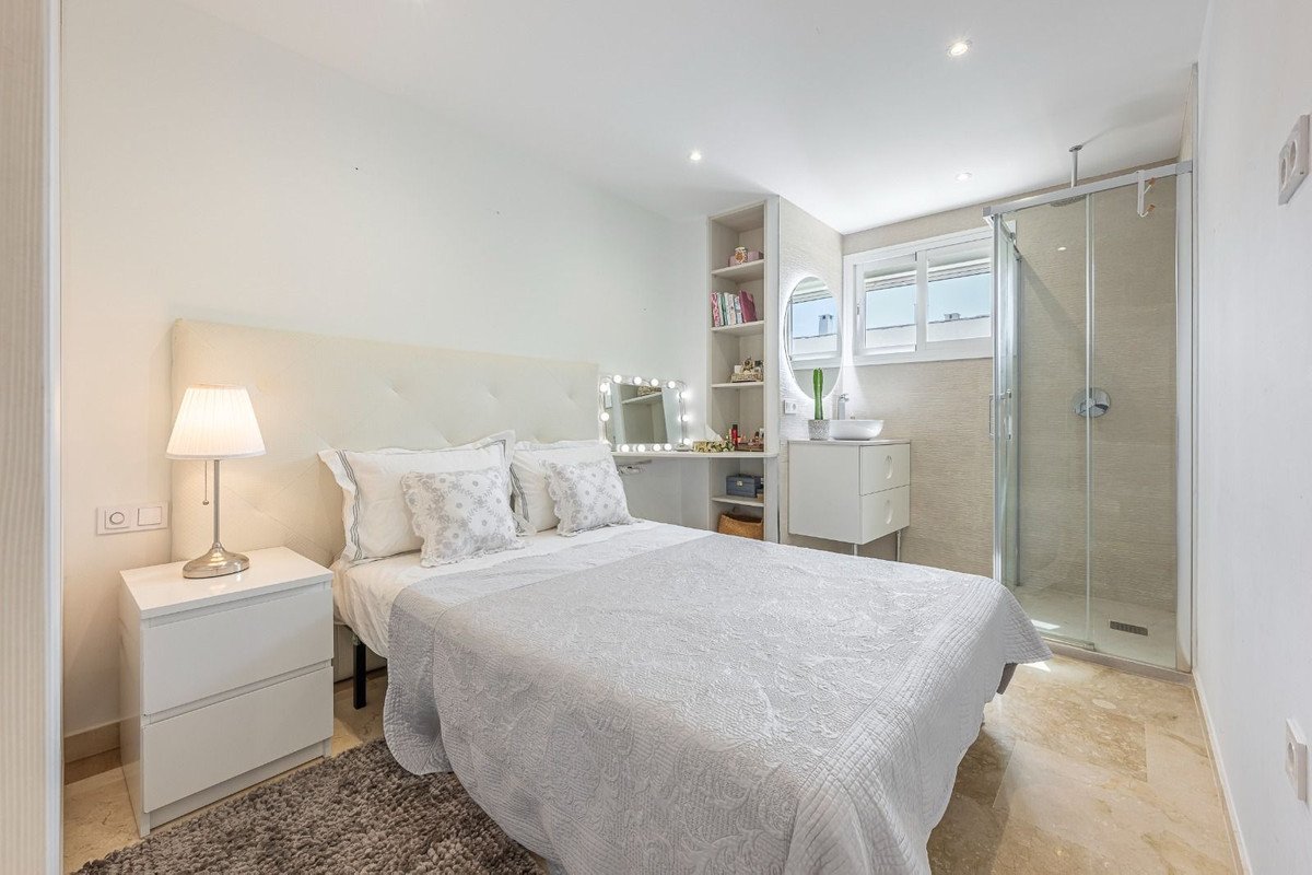 3 Bed Middle Floor Apartment in Guadalmina Alta