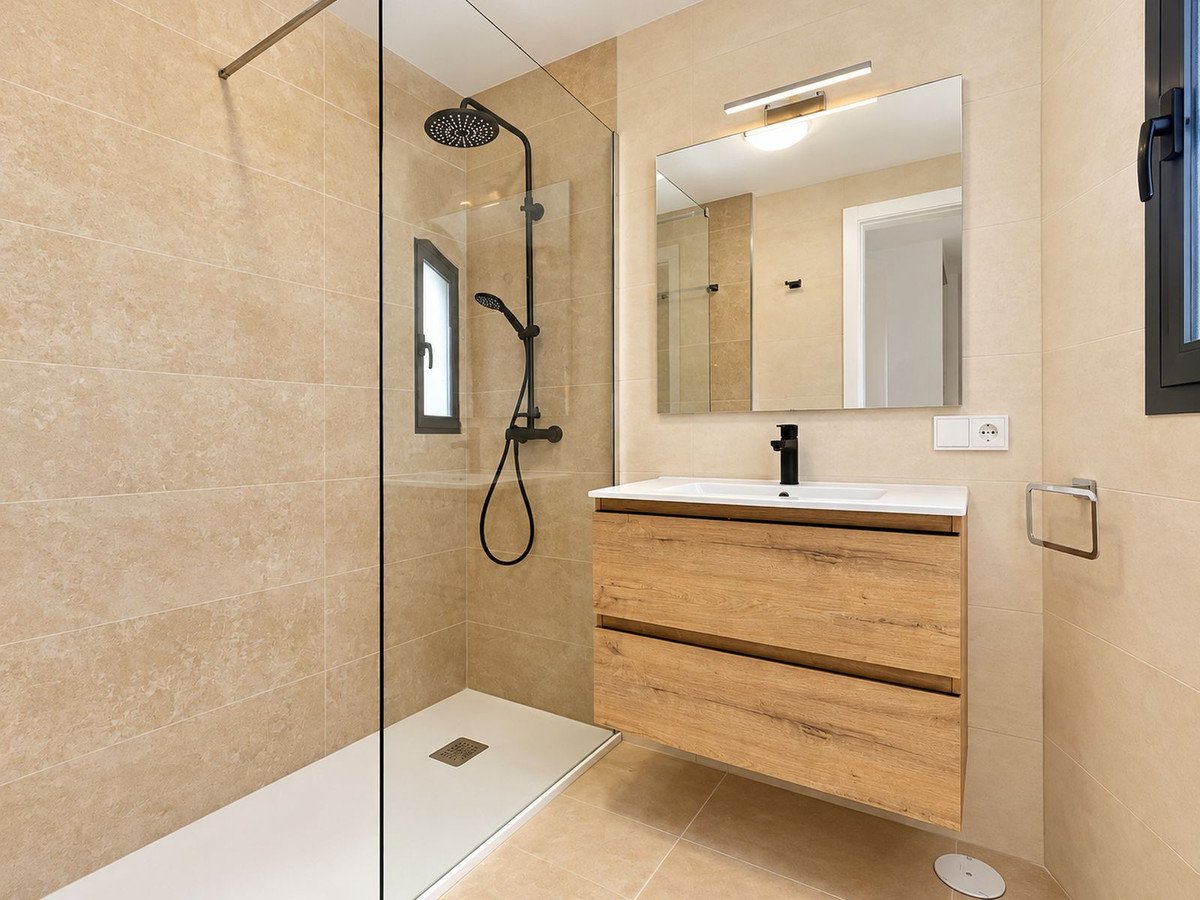3 Bed Townhouse in El Paraiso
