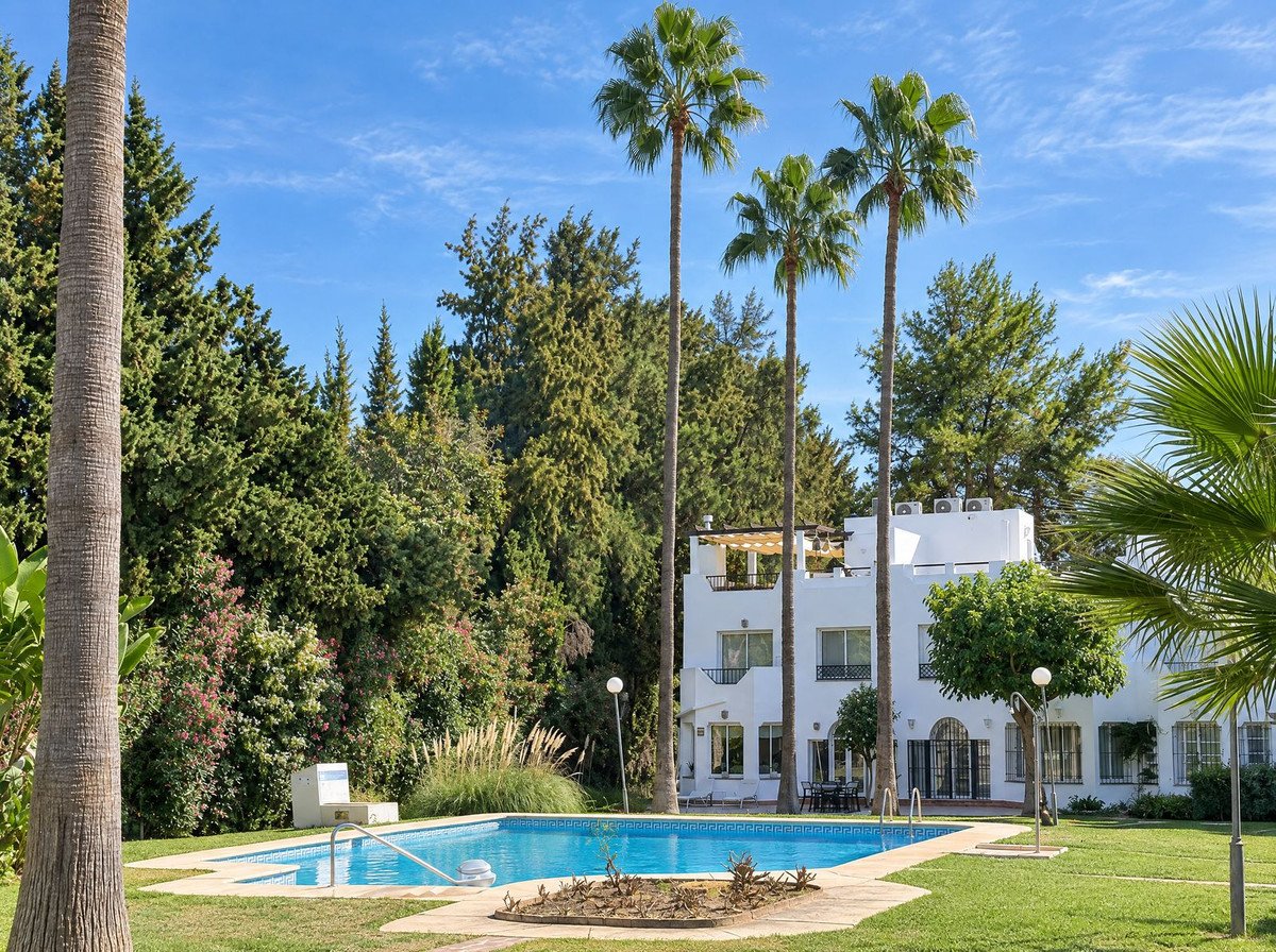 4 Bed Semi-Detached House in Nueva Andalucía