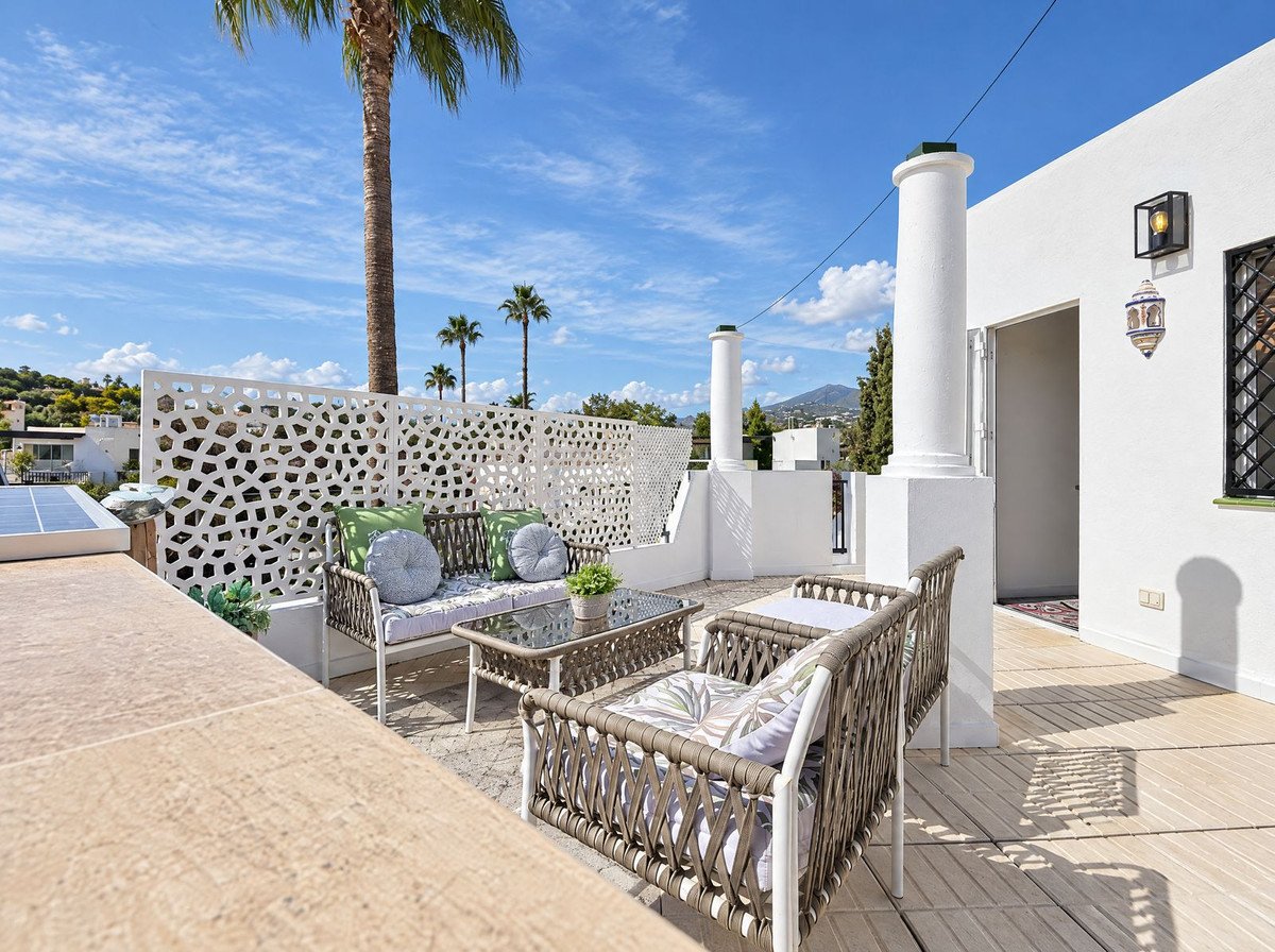 4 Bed Semi-Detached House in Nueva Andalucía