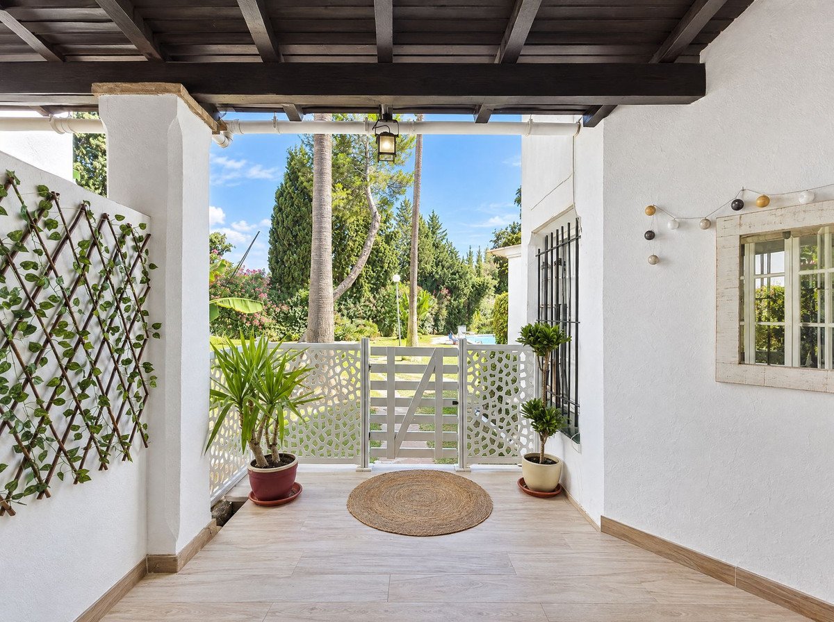 4 Bed Semi-Detached House in Nueva Andalucía