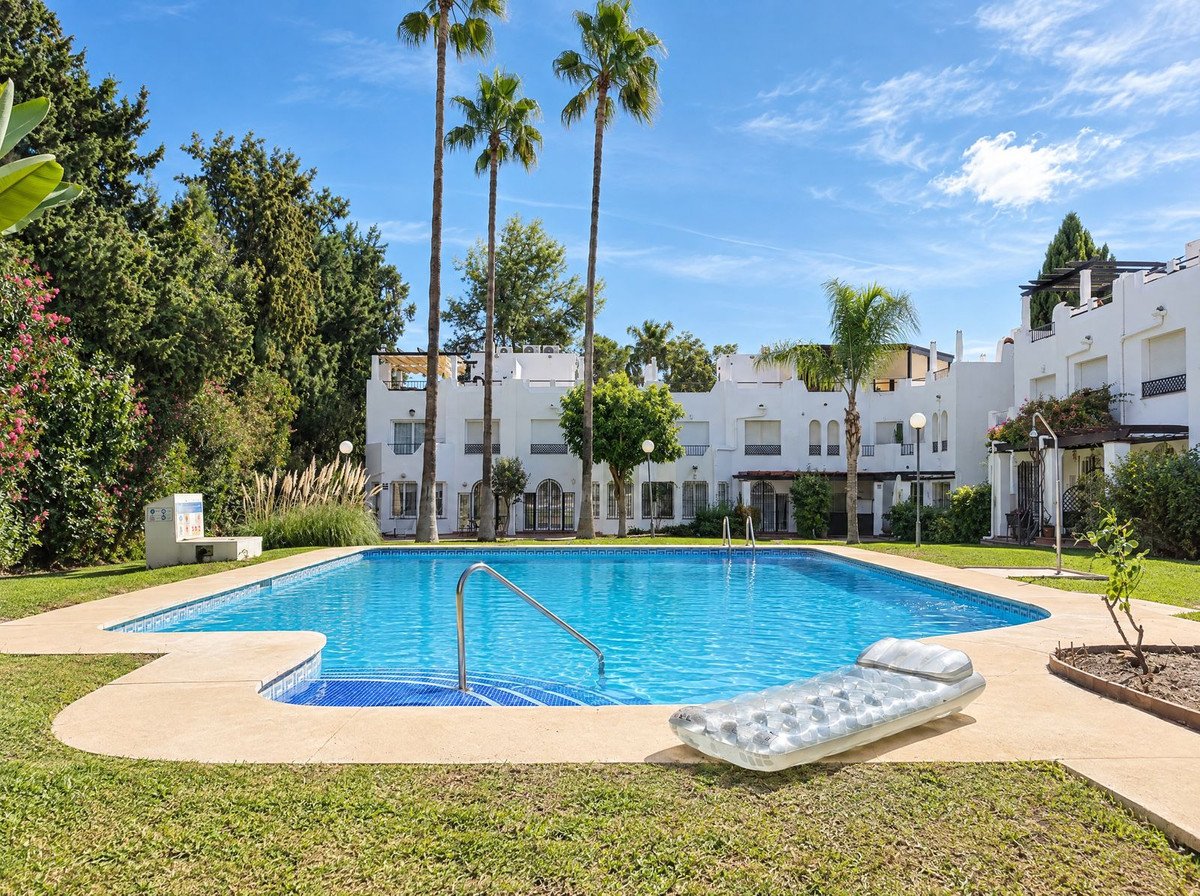 4 Bed Semi-Detached House in Nueva Andalucía