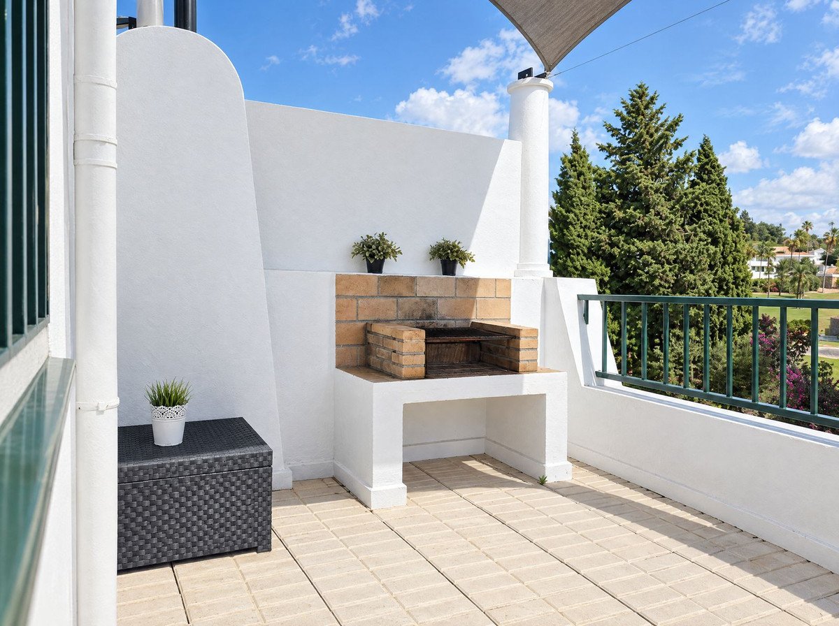 4 Bed Semi-Detached House in Nueva Andalucía