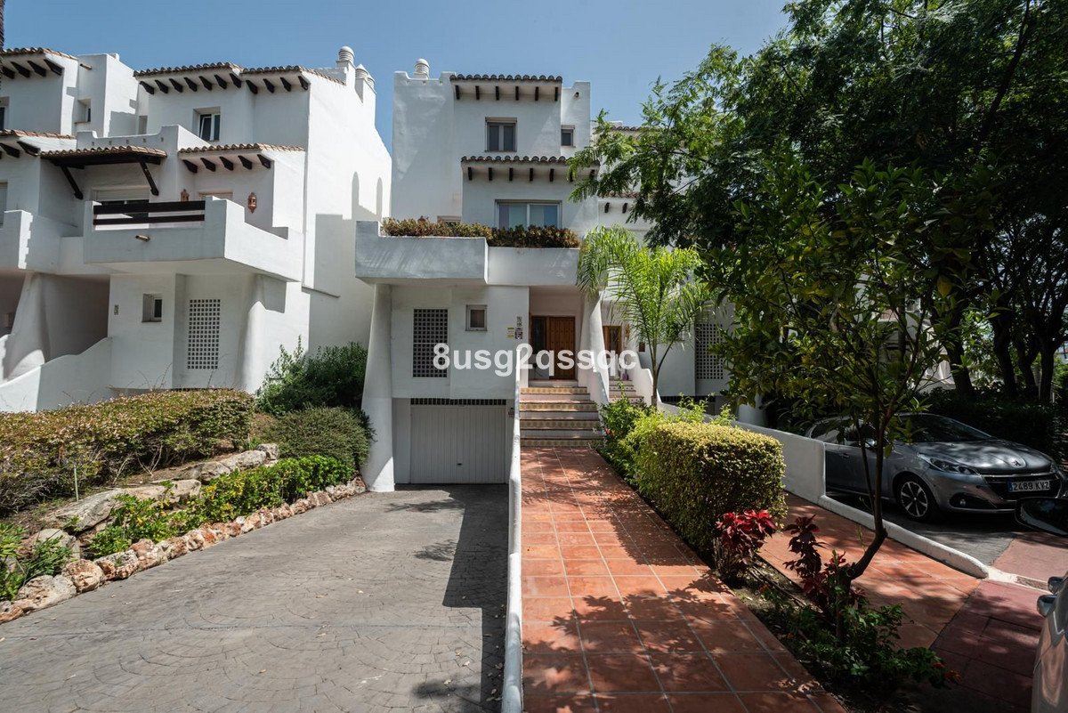 4 Bed Semi-Detached House in Costalita
