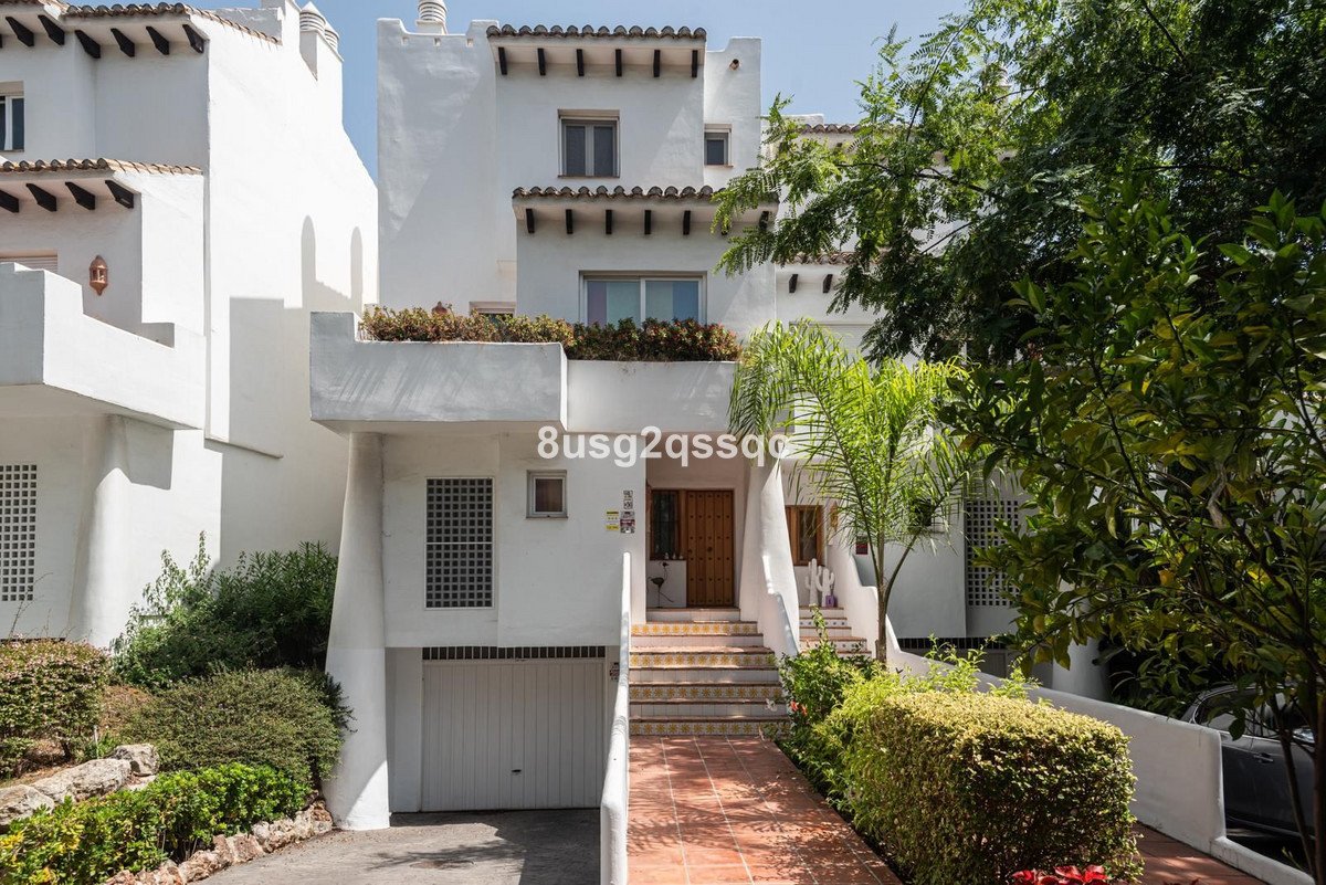 4 Bed Semi-Detached House in Costalita