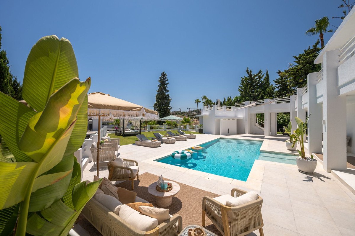 7 Bed Detached Villa in Nueva Andalucía