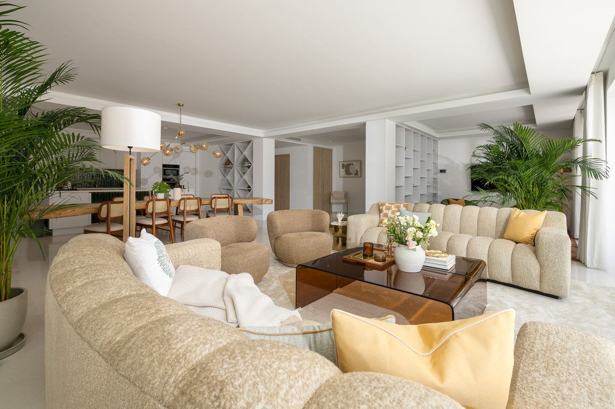 7 Bed Detached Villa in Nueva Andalucía