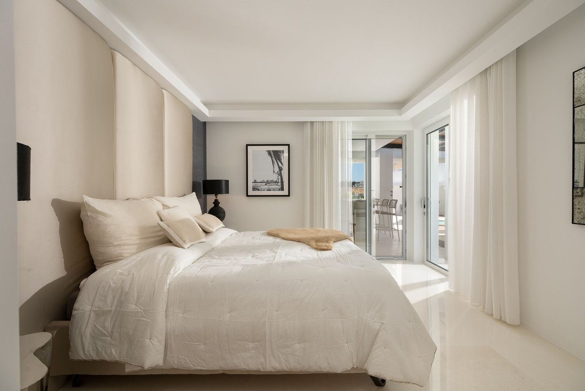 7 Bed Detached Villa in Nueva Andalucía